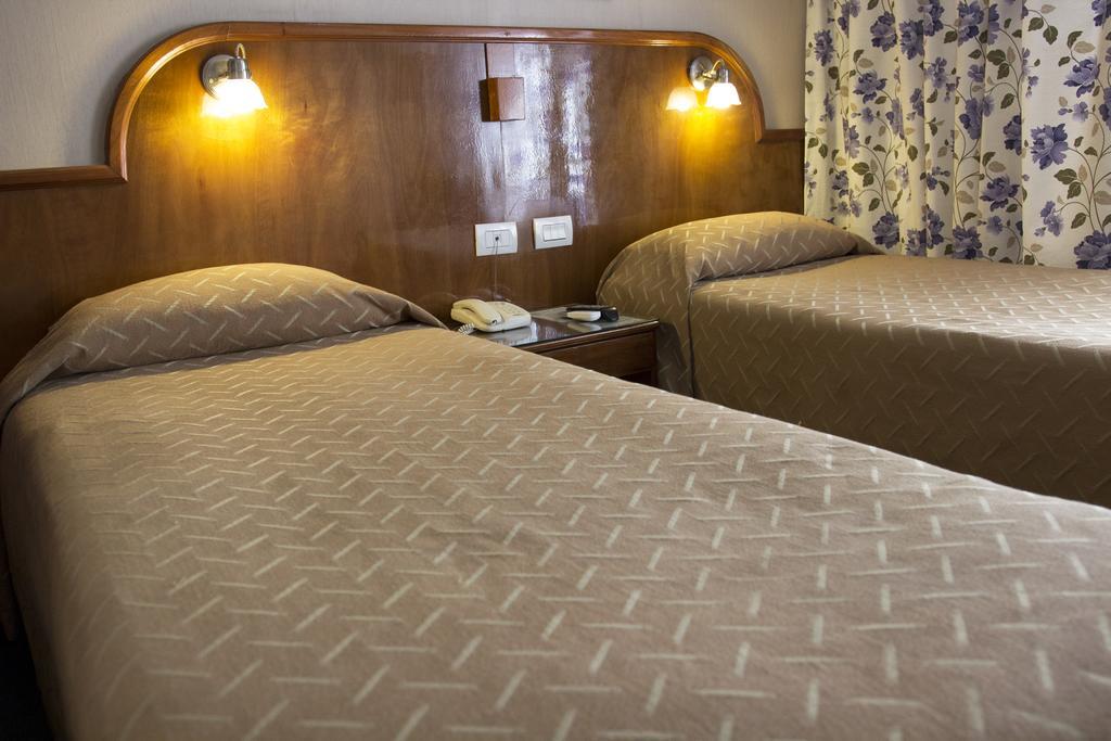 Hotel Orly Corrientes Rum bild
